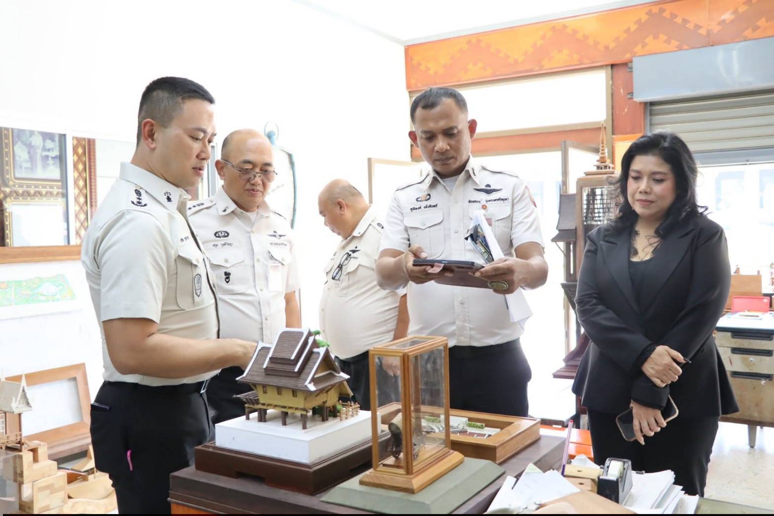 title - ผู้อำนวยการศูนย์ส่งเสริมและพัฒนาอาชีพเสริมนอกภาคการเกษตร ให้การต้อนรับ ผู้อำนวยการทัณฑสถานวัยหนุ่มพระนครศรีอยุธยา พร้อมด้วย ผู้อำนวยการส่วนและหัวหน้าฝ่ายทัณฑสถานฯ เข้าเยี่ยมชมแผนกฝึกอบรมทั้ง 12 แผนก และพื้นที่ภายในศูนย์ส่งเสริมและพัฒนาอาชีพเสริมนอกภาคการเกษตร 